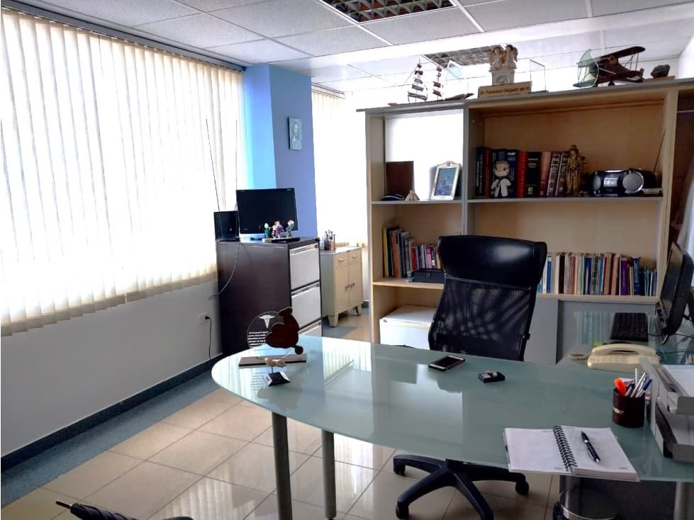 VENDO O ARRIENDO CONSULTORIO SECTOR AMÉRICA, CENTRO NORTE DE QUITO - 1