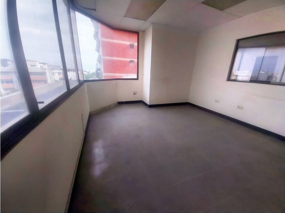 Centro de Guayaquil, Oficina en Renta, 106m2, 5 Ambientes - 1