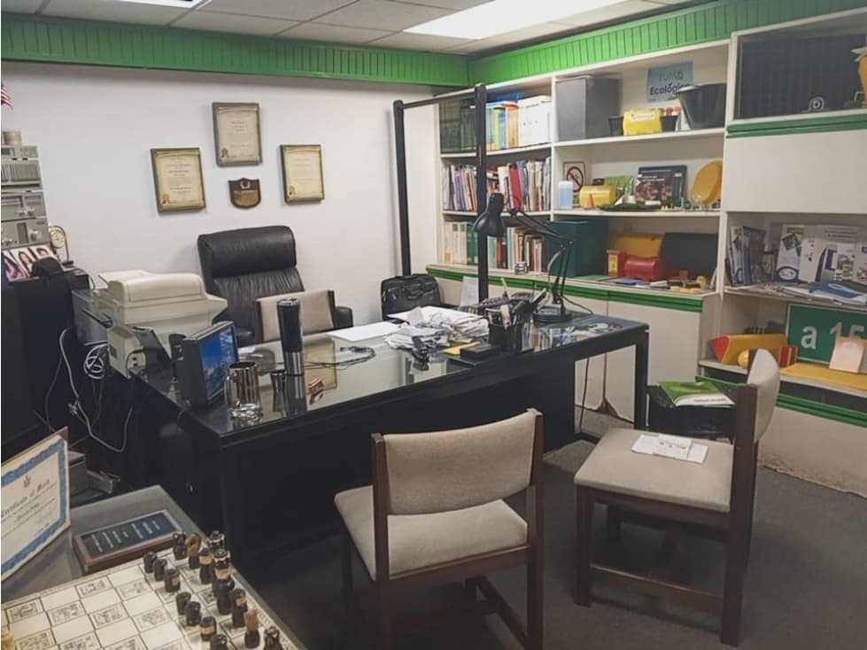 El Inca, Local Comercial en Renta, 230m2, 3 Ambientes - 1