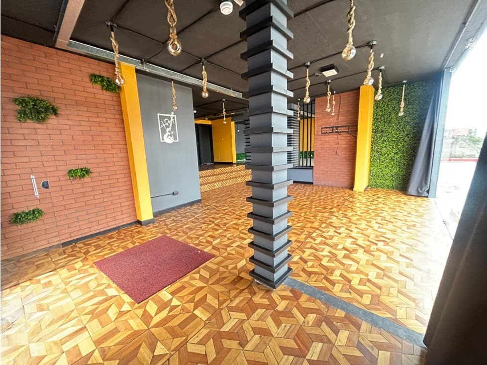 El Batán, Local Comercial en Renta, 200m2, 3 Ambientes - 1