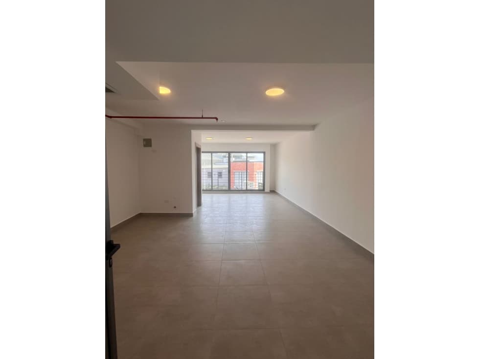 ALQUILER DE OFICINA EN ALMAX CENTER; MODERNA Y FUNCIONAL - 1