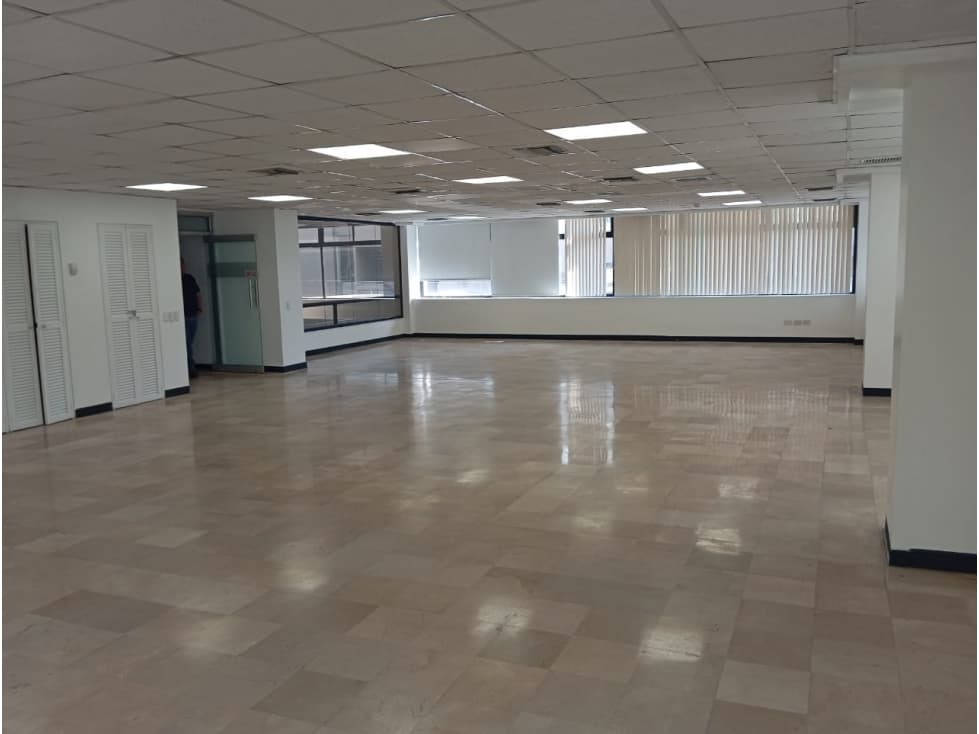ALQUILER DE OFICINA EN KENEDDY NORTE 260M2 - 1