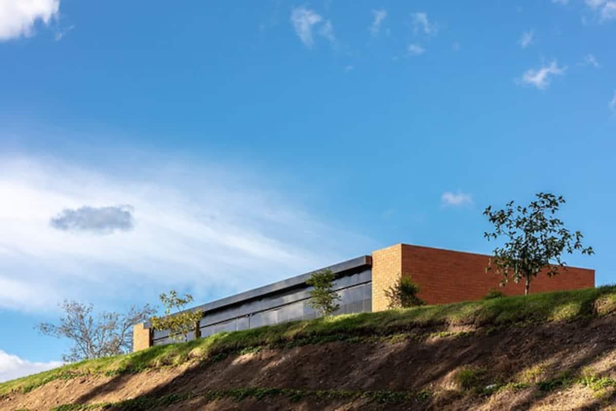 Quinta de venta en Checa 2 1/2 Ha. casa con premio de diseño - 1