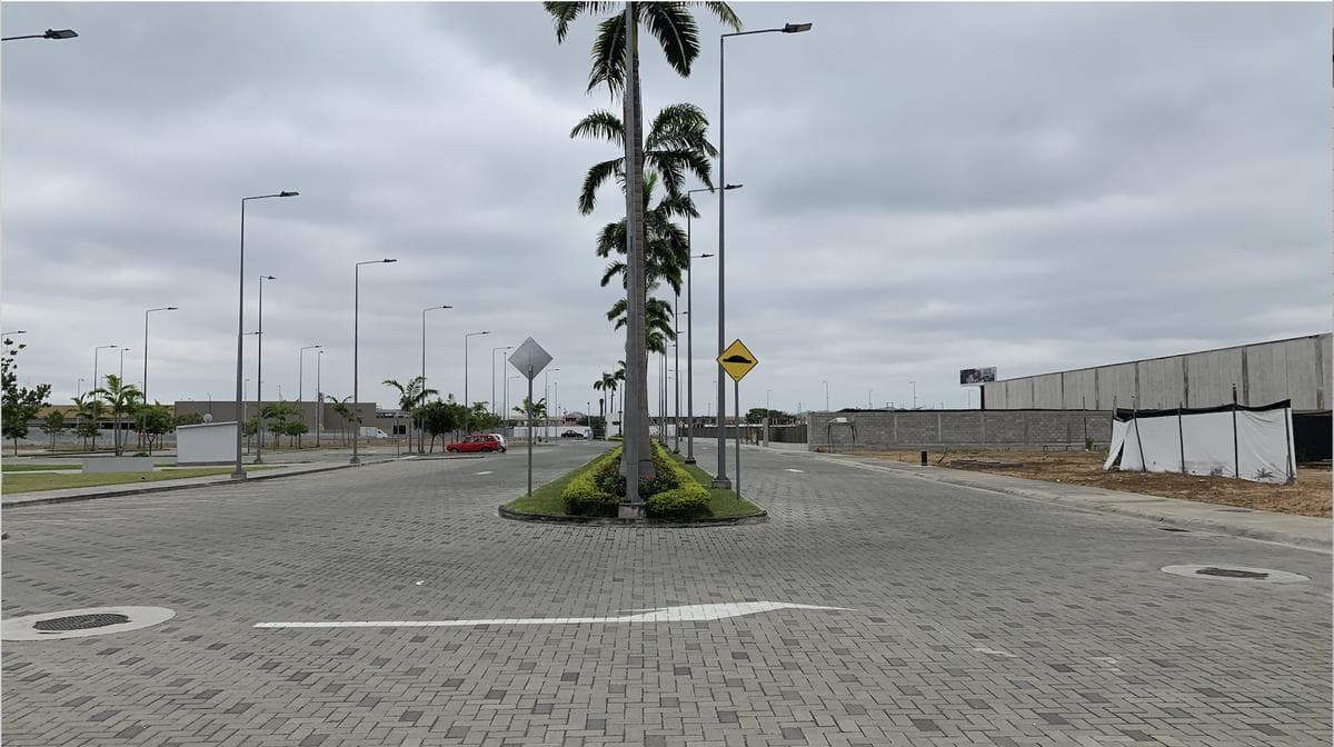 VENTA DE TERRENO PARA CLINICA NORTE DE GUAYAQUIL - 1