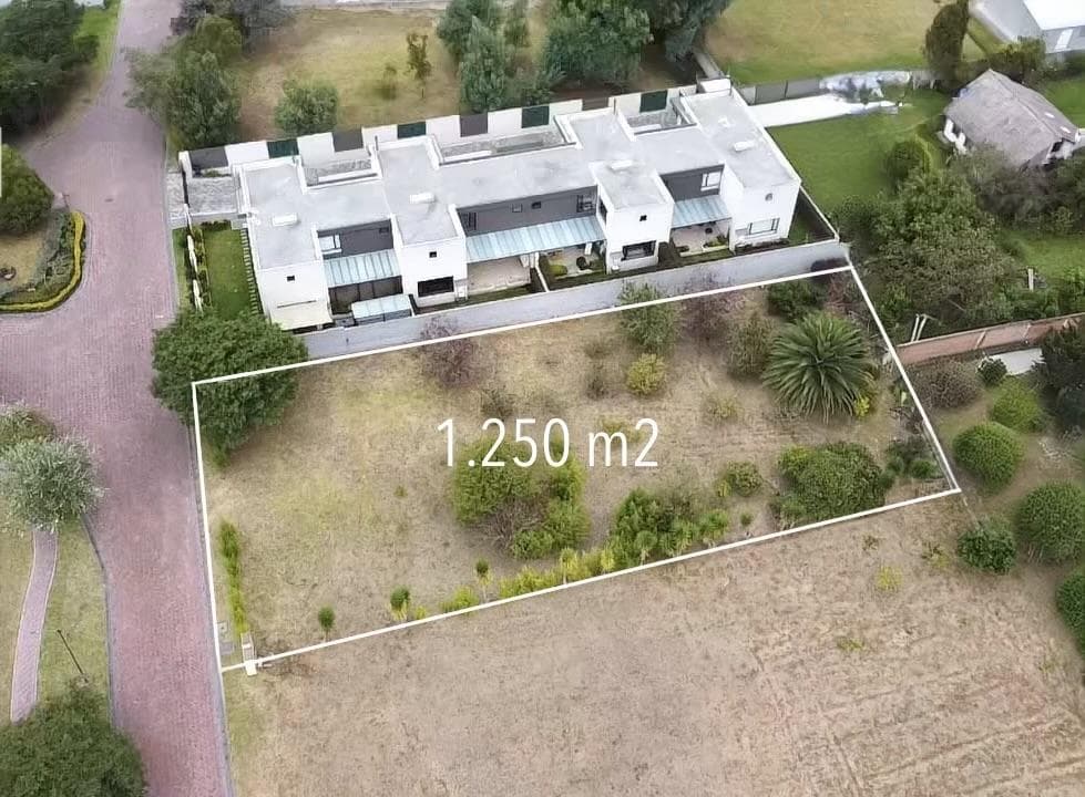 PUEMBO 1250 M² TERRENO MULTIFAMILIAR EN VENTA EN URBANIZACIÓN IDEAL PARA PROYECTO INMOBILIARIO - 1