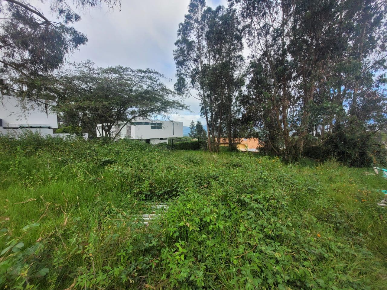 NAYÓN - TERRENO EN VENTA DE 1000 M2 DENTRO DE CONJUNTO - 1