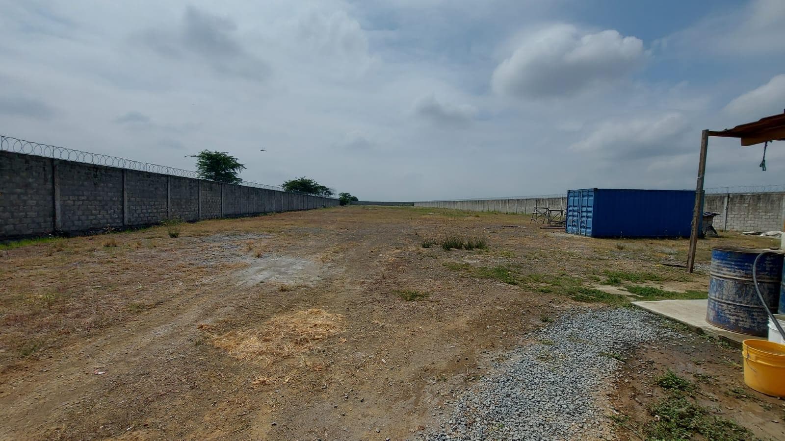 VENTA DE TERRENO AL PIE DEL CARRETERO EN KM 7 VÌA AL PAN - 1