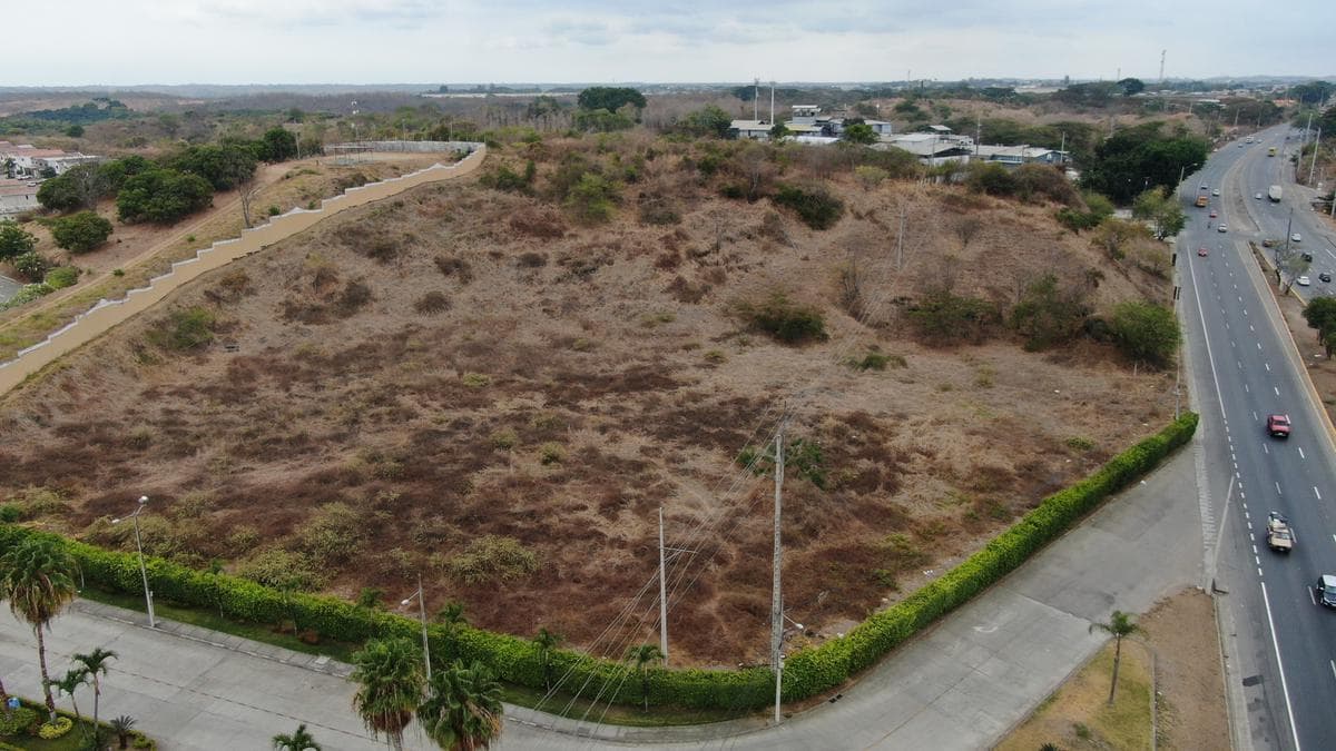 VENTA DE TERRENO COMERCIAL ESQUINERO VIA A LA COSTA - 1