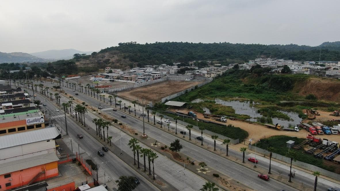 VENTA DE TERRENO COMERCIAL EN AVENIDA FRANCISCO DE ORELLANA CON GRAN FRENTE - 1