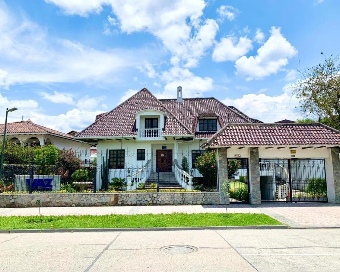 HERMOSA CASA EN VENTA, AVENIDA SOLANO - 1