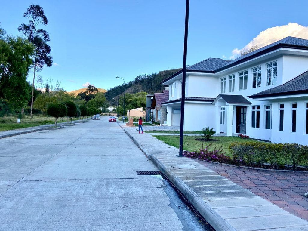 HERMOSOS TERRENOS EN VENTA, SECTOR CHALLUABAMBA - 1