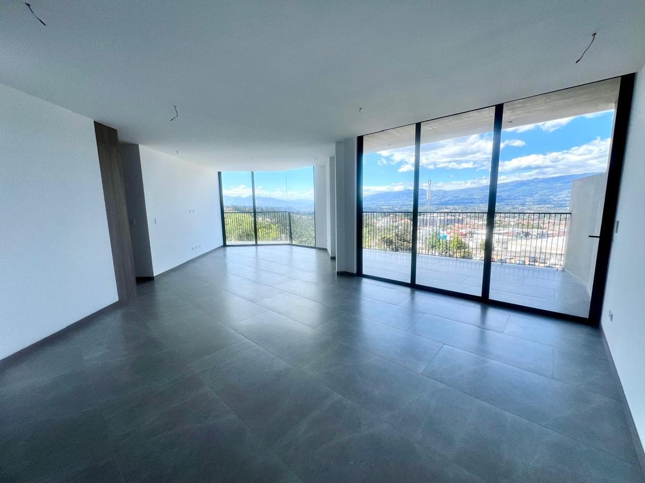 MV-Cumbaya, Sector Site Center, En Venta Dpto 2D 89 m2 con terraza de 12 m2 a estrenar - 1