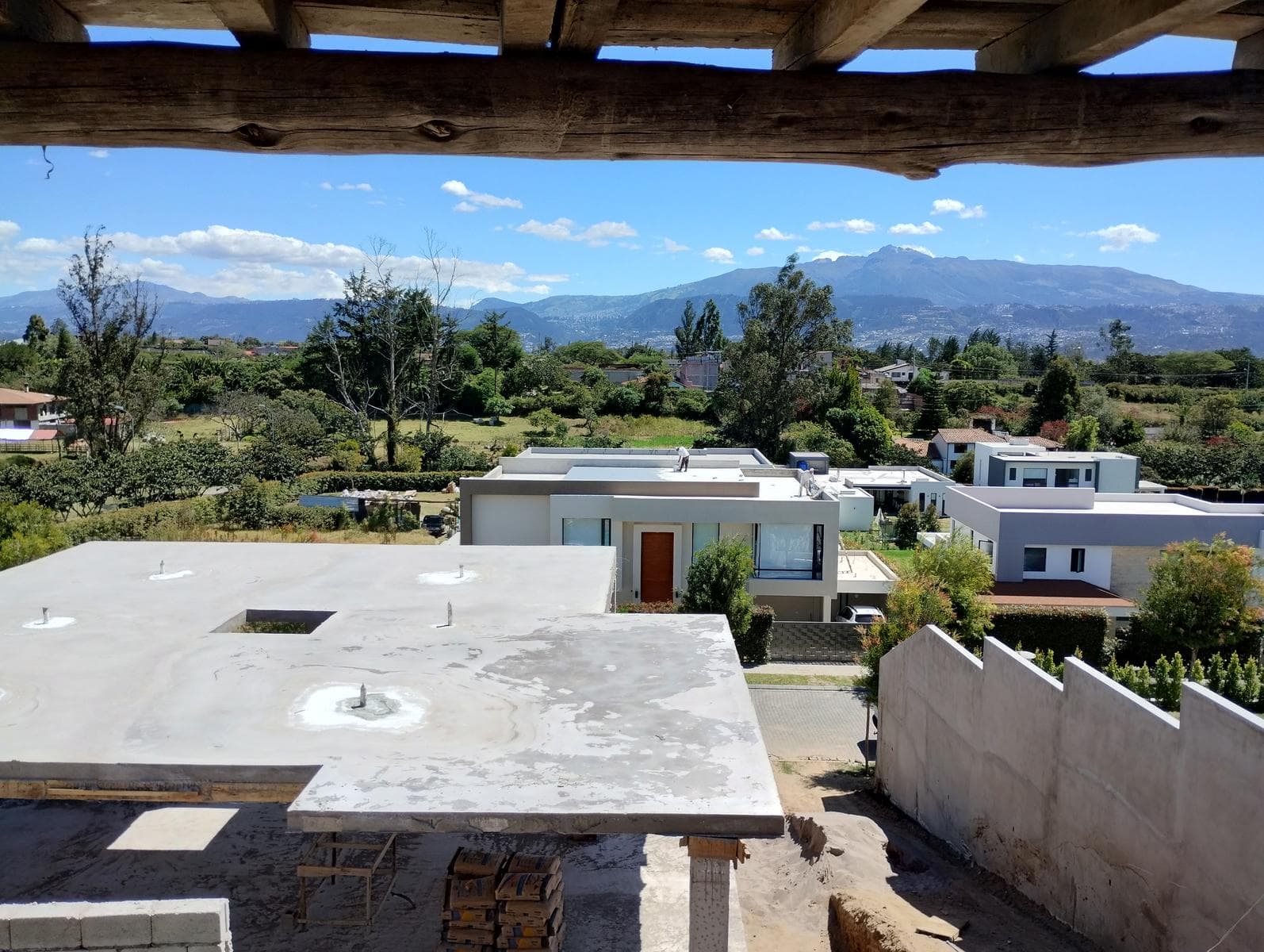 VENTA CASA INDEPENDIENTE DENTRO DE URBANIZACIÓN - PUEMBO - 1