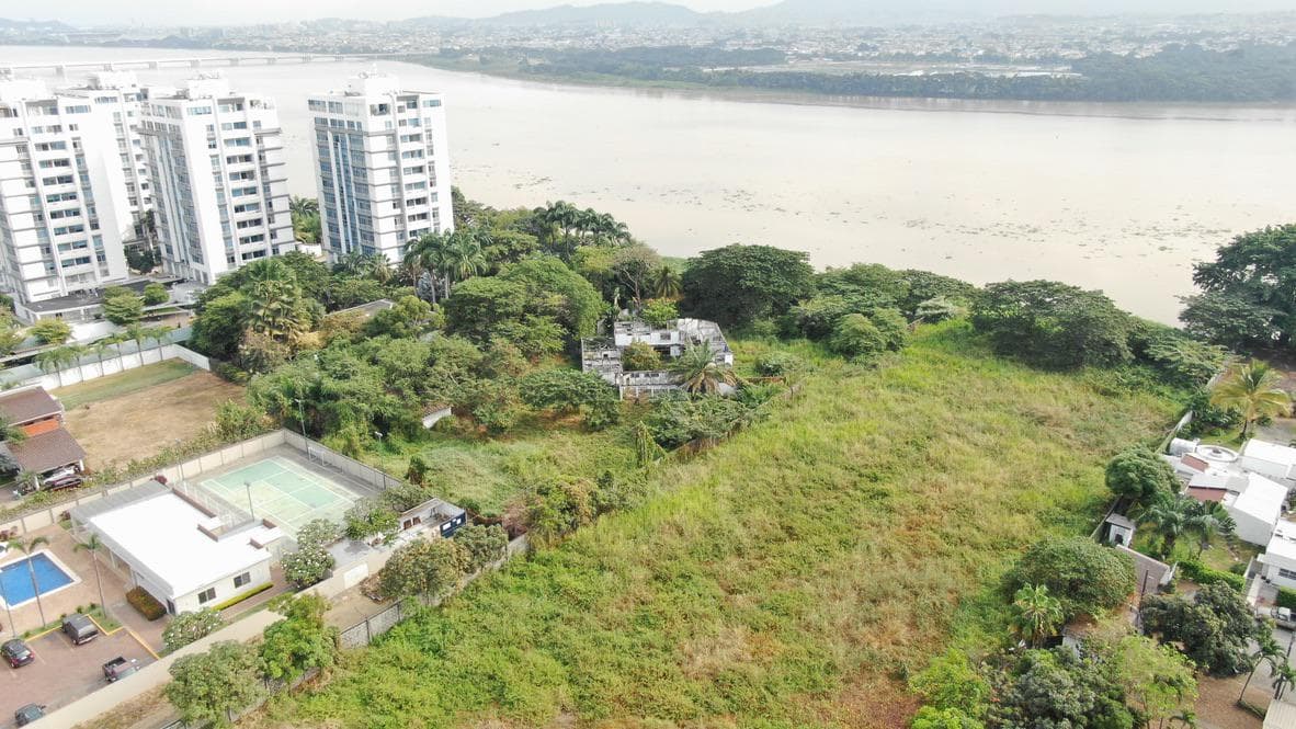 VENDO TERRENO VIA SAMBORONDON KM 5 AL RIO - 1