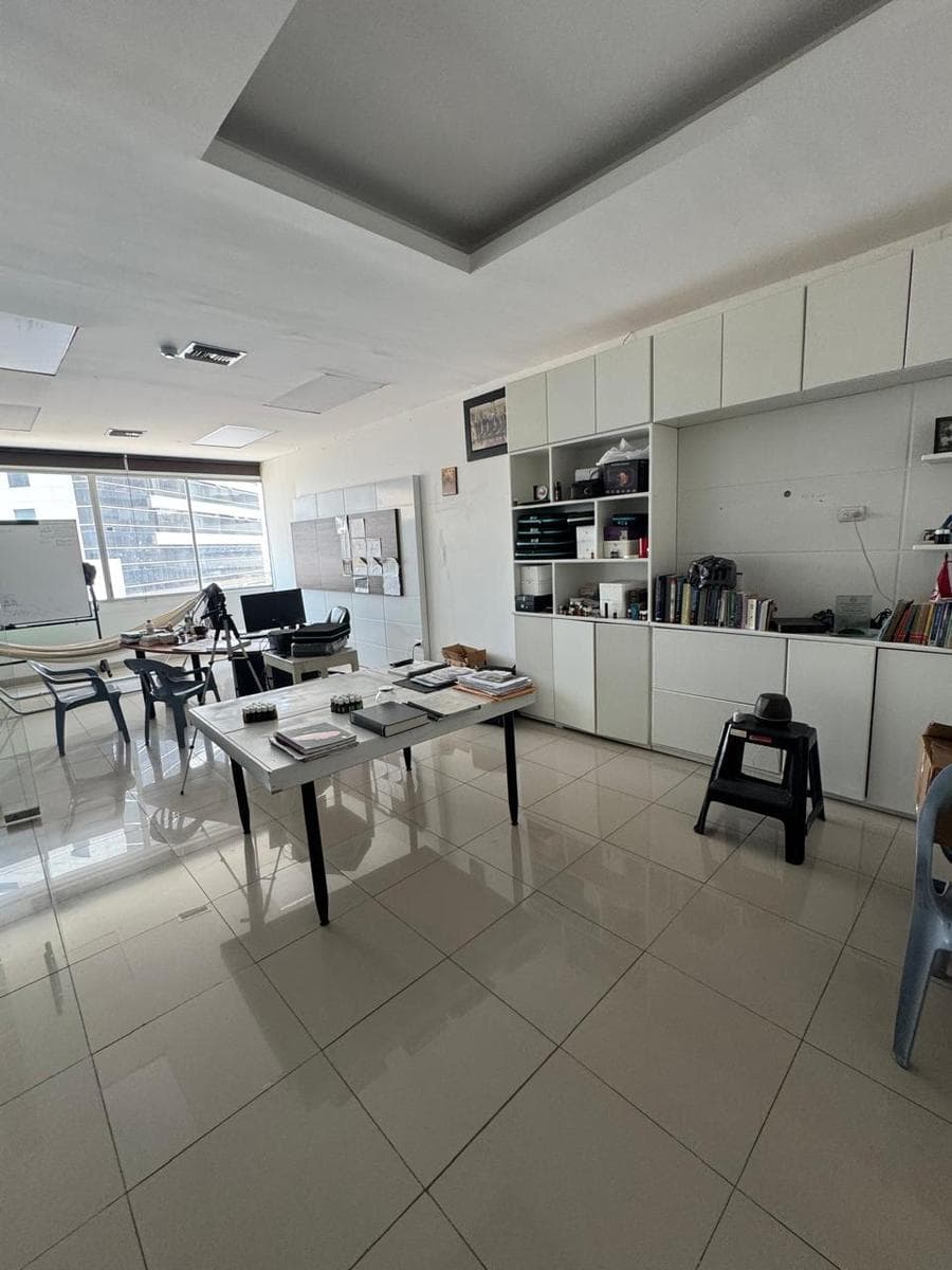 Venta de Oficina en Kennedy Norte, 196mt2, Cerca de SRI R.Y - 1