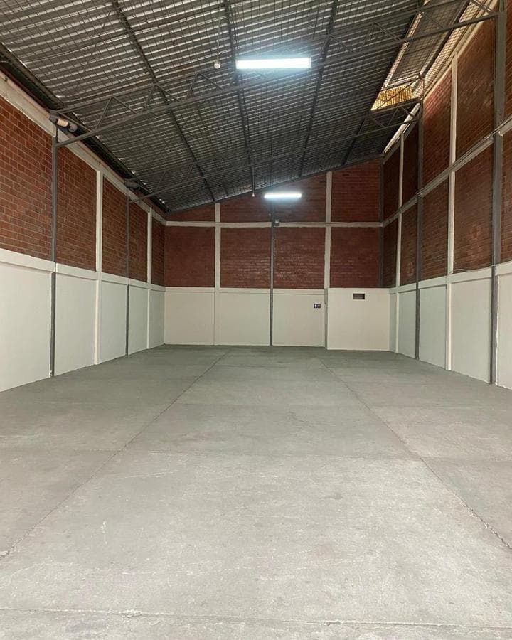 Alquilo bodega 275 m2 en Av..Juan Tanca Marengo - 1