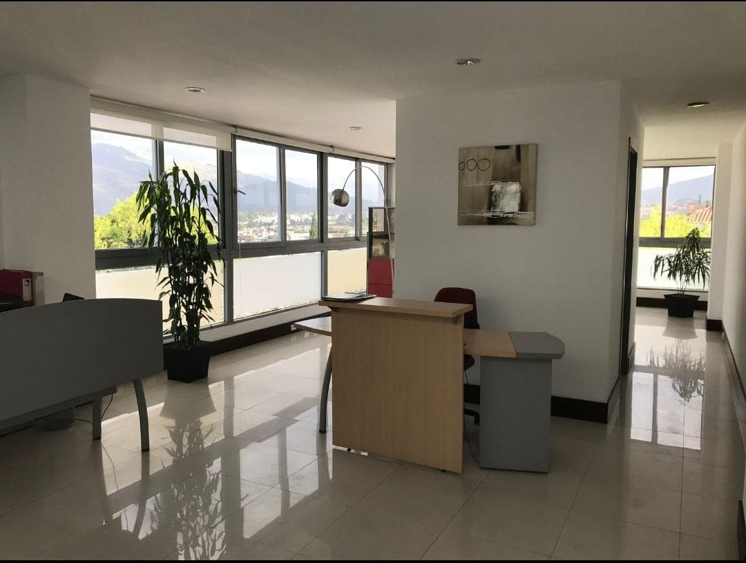 Hermosa oficina en arriendo - 1