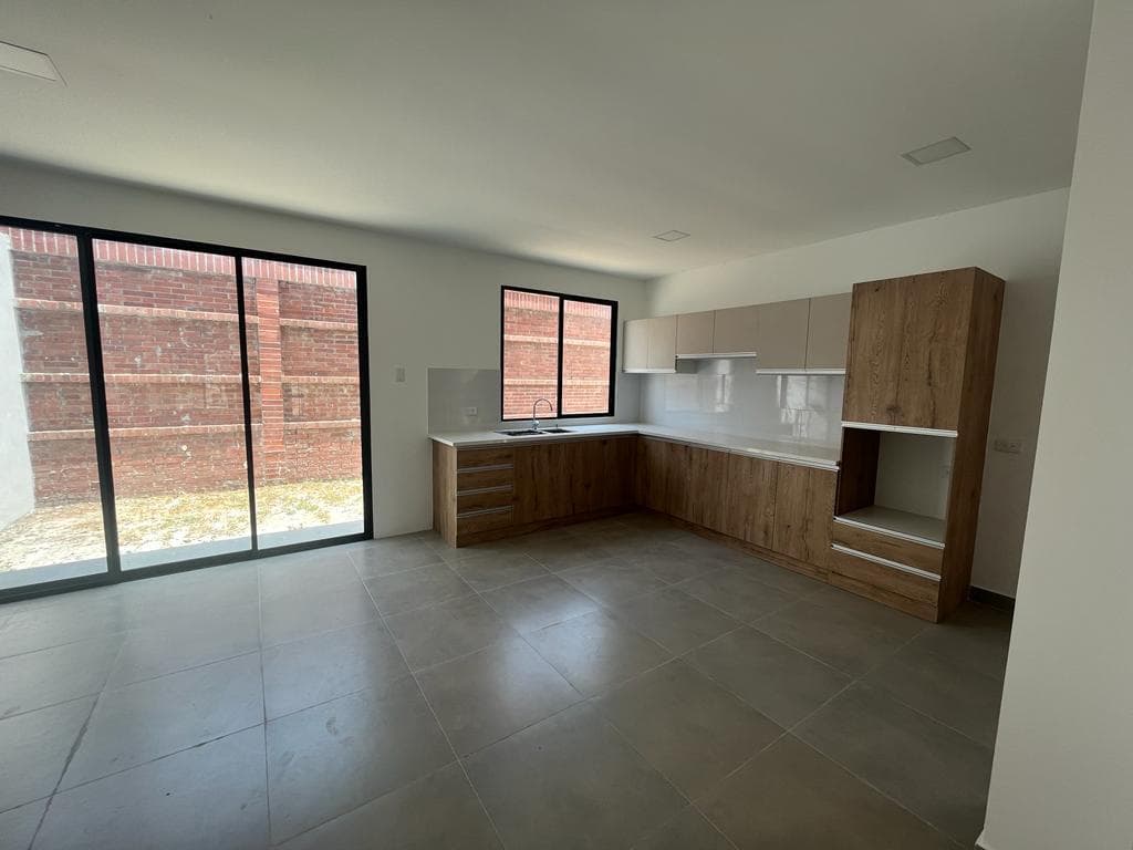 Venta de Casa en Samborondón, 3 Habitaciones. C.P. - 1