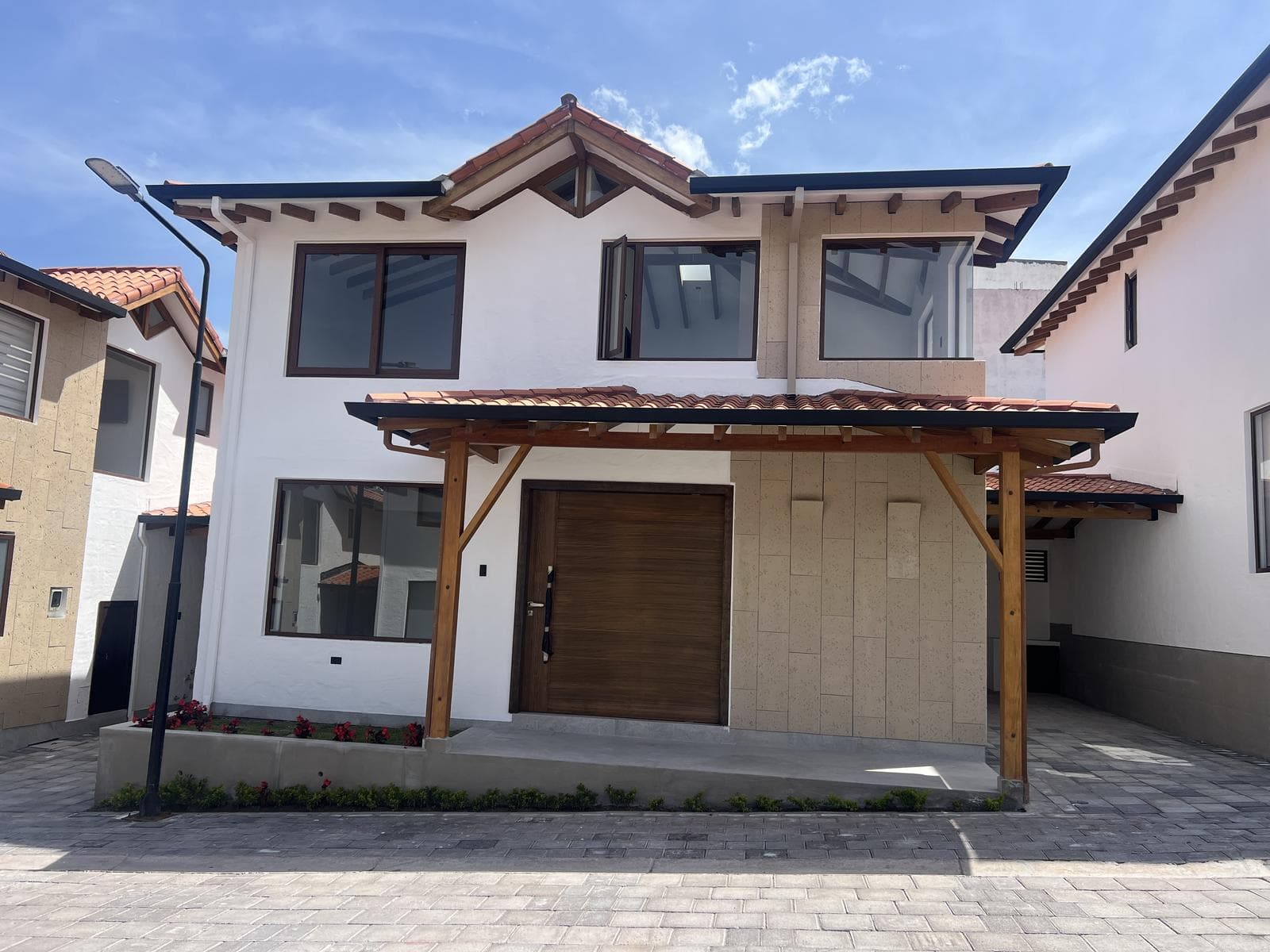 TUMBACO VIA INTERVALLES CASA DE VENTA POR ESTRENAR EN CONJUNTO PRIVADO - 1