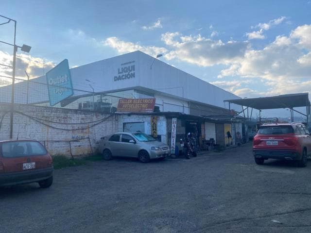 Terreno comercial en venta 943m2 Av. Hurtado de Mendoza sector Graiman - Cuenca - 1