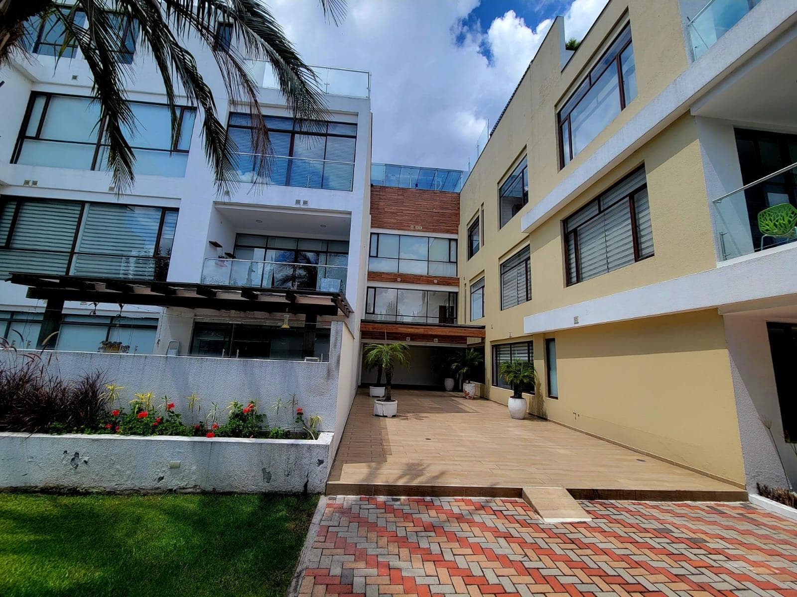 Lindo Departamento en Arriendo La primavera Cumbaya - 1