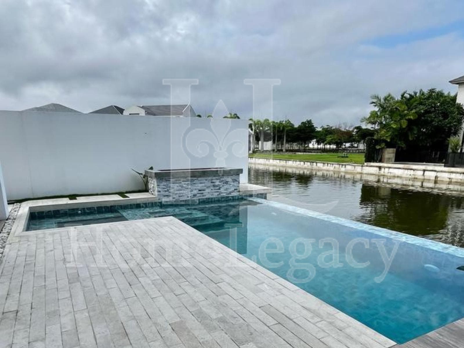 Alquiler de Casa Moderna vista al Lago – Samborondón Km 9 AM - 1