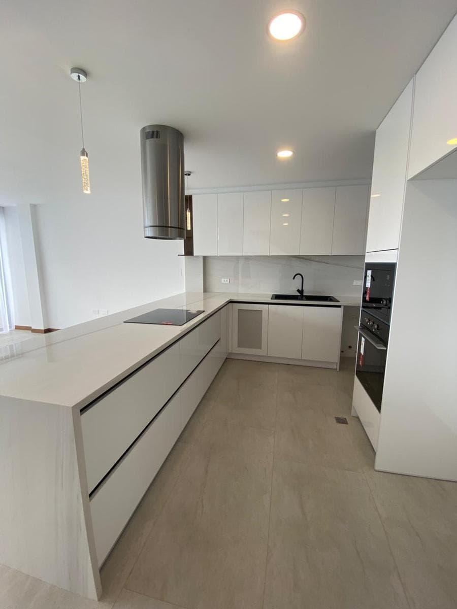 NAYÓN - MODERNA CASA DE 195,81 M2 EN VENTA DE 3 DORMITORIOS - 1