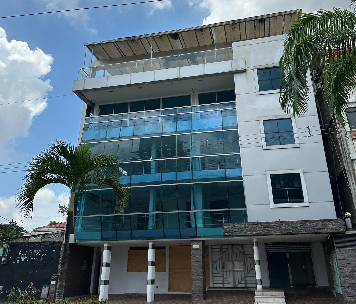 Venta de Edificio Comercial uso de suelo Multiple, 16 oficinas. OF - 1