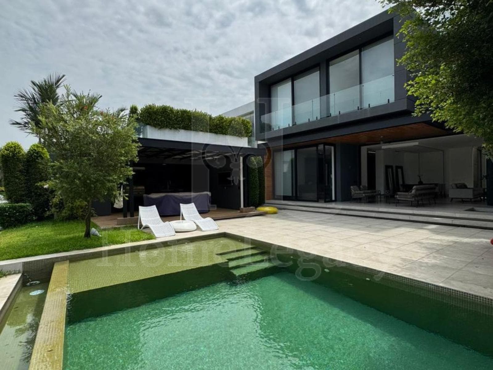 Venta de Casa con Piscina Frente al Lago en Samborondón – Isla Mocolí AM - 1