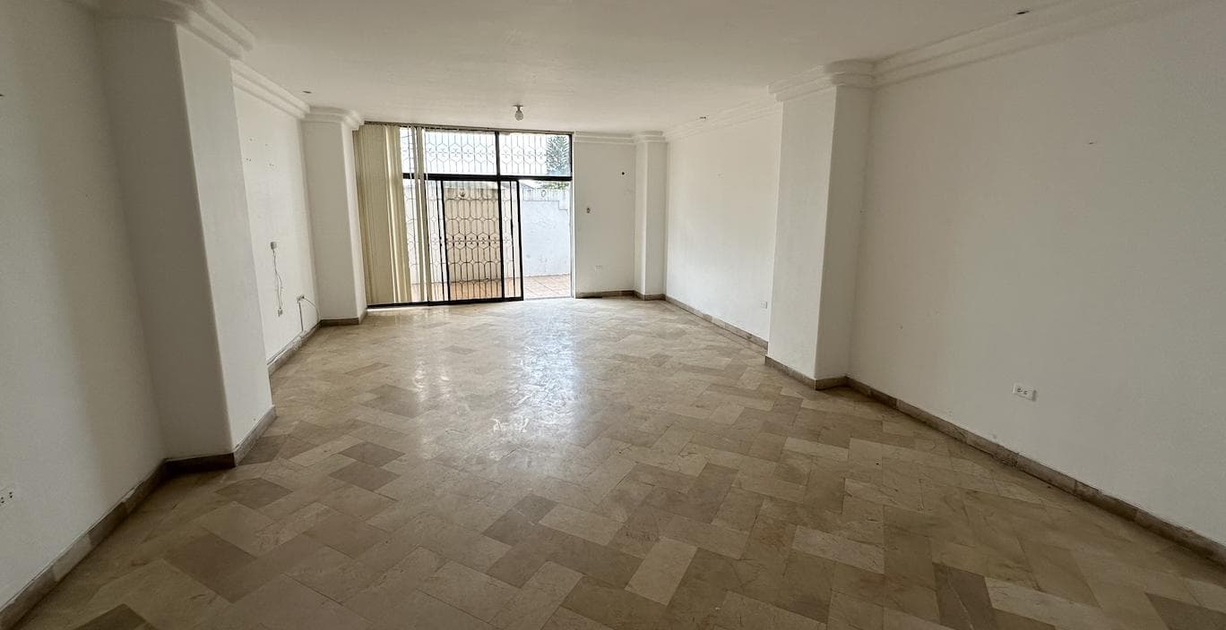 VENTA DE DEPARTAMENTO CON PATIO , SECTOR LOMAS DE URDESA - 1