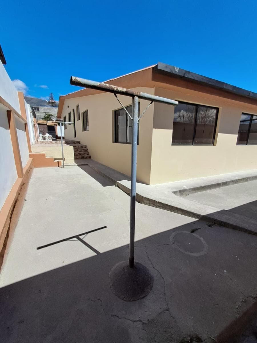 VENDO COTOCOLLAO CASA REMODELADA SECTOR LA DELICIA - 1