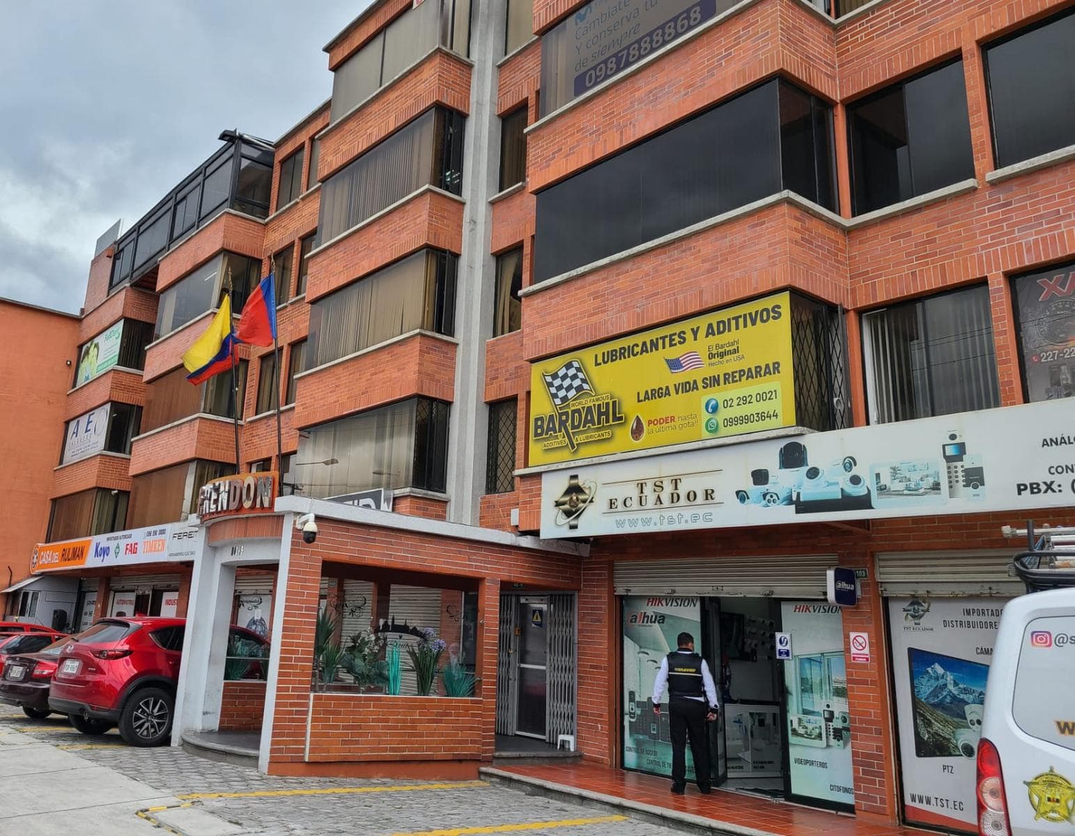 Oficina en renta 100m2 Quito norte - 1