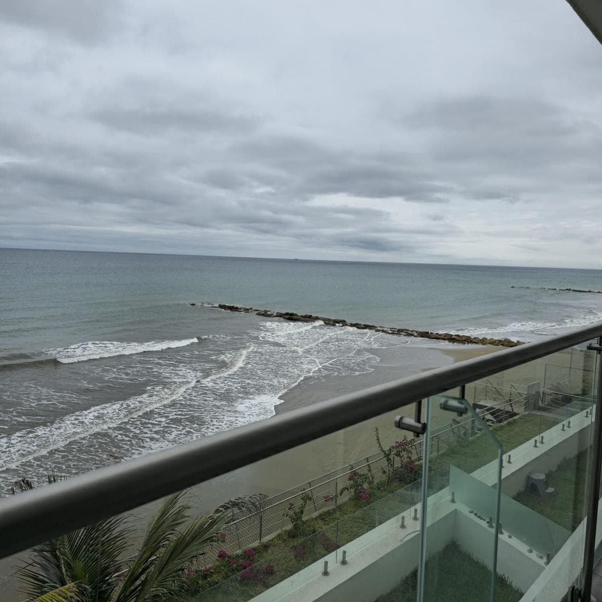 VENTA DE DEPARTAMENTO UBICACION EXCLUSIVA EN MANTA - 1