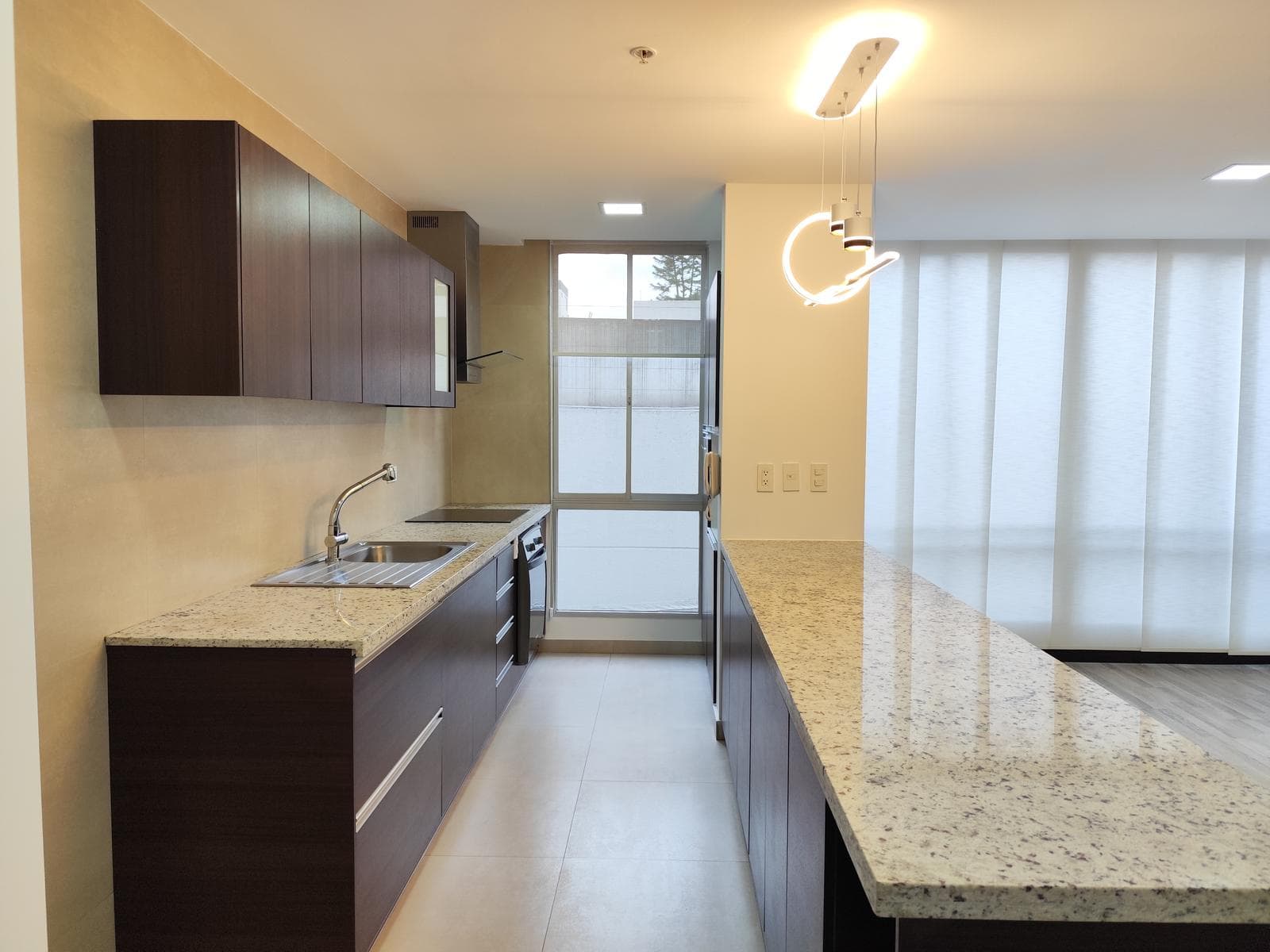 Vendo Departamento 2 Dormitorios con Terraza en Ponceano, Norte de Quito - 1