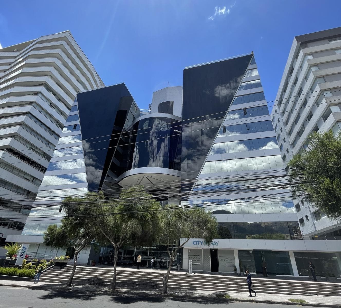 OFICINA CORPORATIVA AAA EN LA AV. NACIONES UNIDAS SECTOR LA CAROLINA - 1