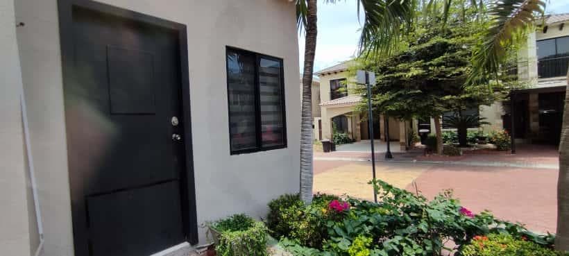 Suite en Alquiler FULL AMOBLADA ideal para ejecutivos en Urb. Bosques de la Costa, Vía a la Costa - 1