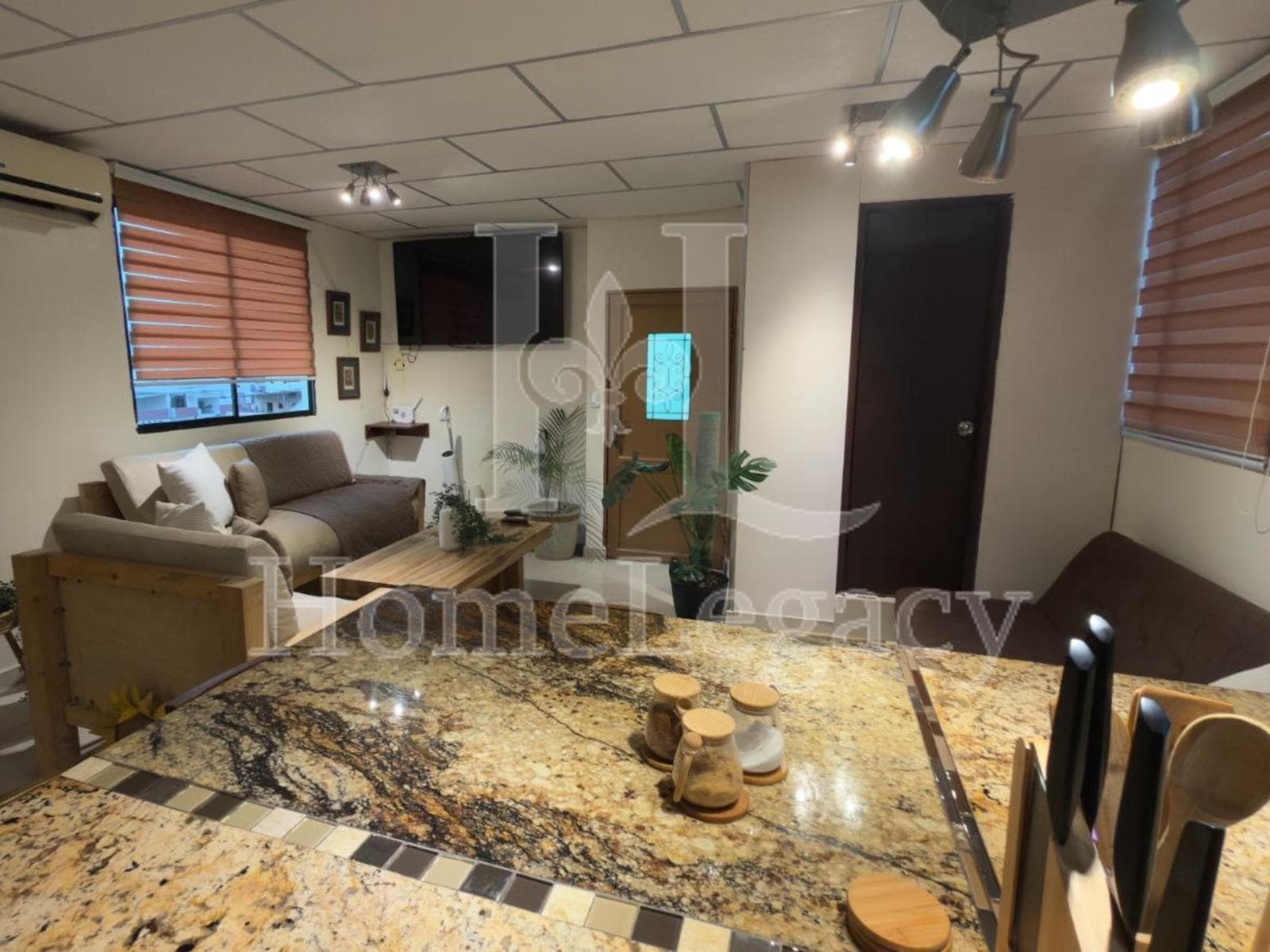 Venta de Suite Amoblado y Listo para Habitar en Sector Estratégico AG - 1