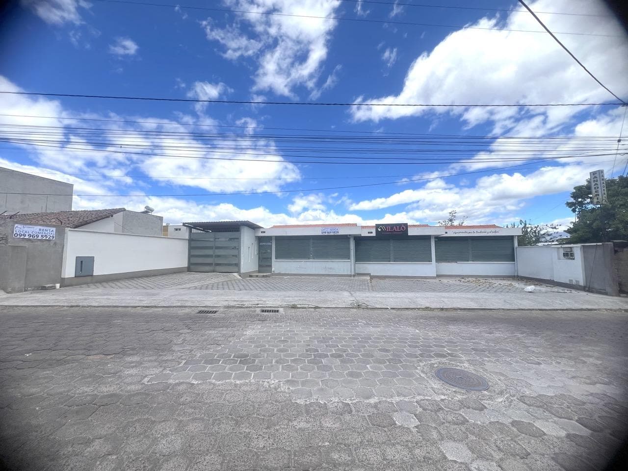 Local comercial en renta en Conocoto, sector Altos de la Moya ideal para negocio - 1