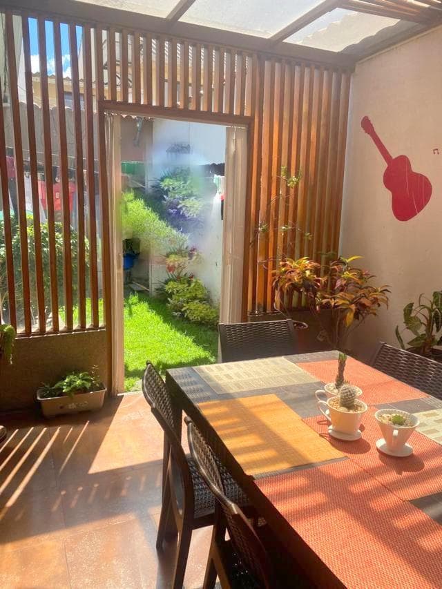 Elegante casa en venta, de una planta y área verde, sector Coliseo Mayor - Cuenca - 1