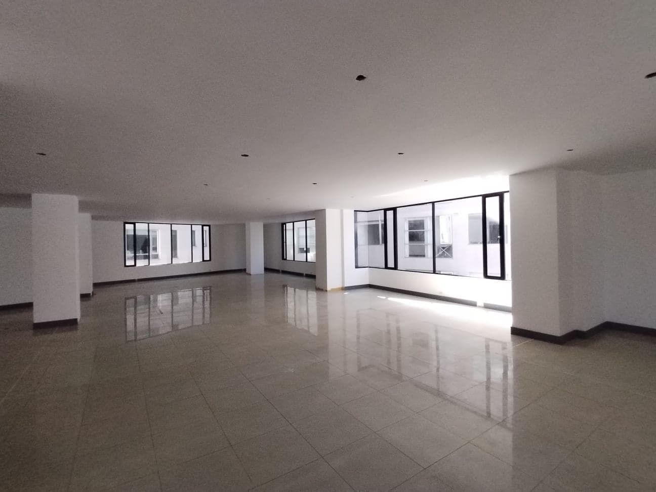 JV Sector República del Salvador,,Oficina en Venta 250 m - 1