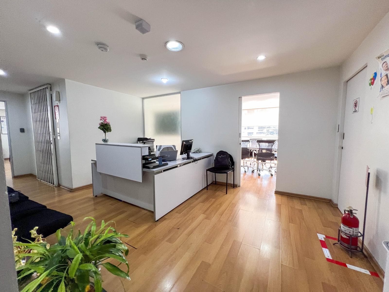 ¡Oficina premium de 242 m² en venta – Piso completo con alta seguridad y ubicación estratégica! - 1