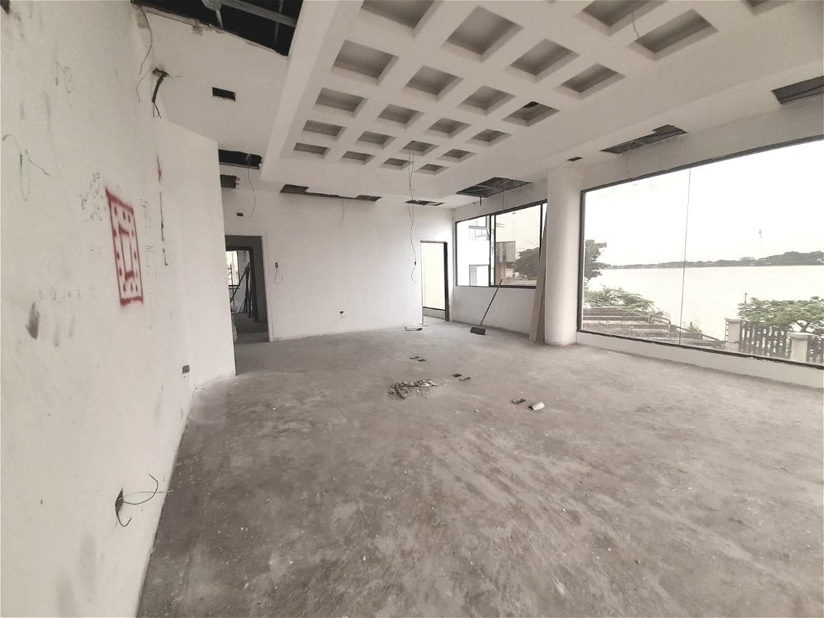 ALQUILER DE EDIFICIO EN URB. SANTA LEONOR CERCANA AL AEROPUERTO GYE. - 1