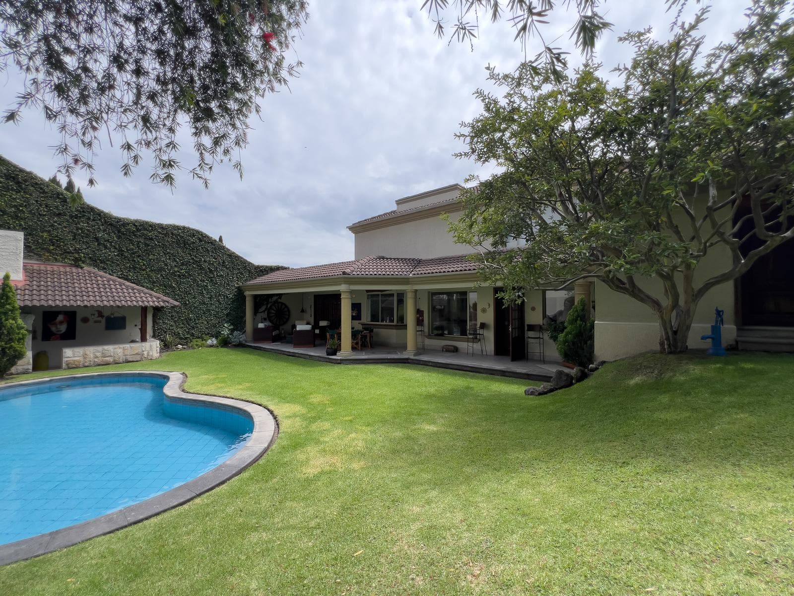 Casa de venta ubicada en exclusiva urbanización, sector Miravalle. Seguridad, exclusividad, vista - 1