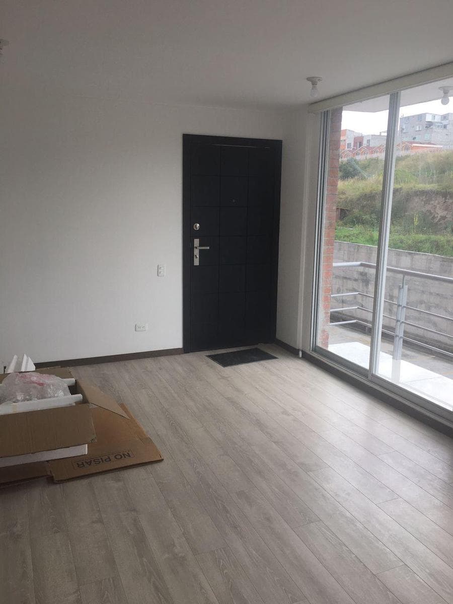 VENDO DEPARTAMENTO DE TRES DORMITORIOS CON BALCON EN CARCELEN - 1