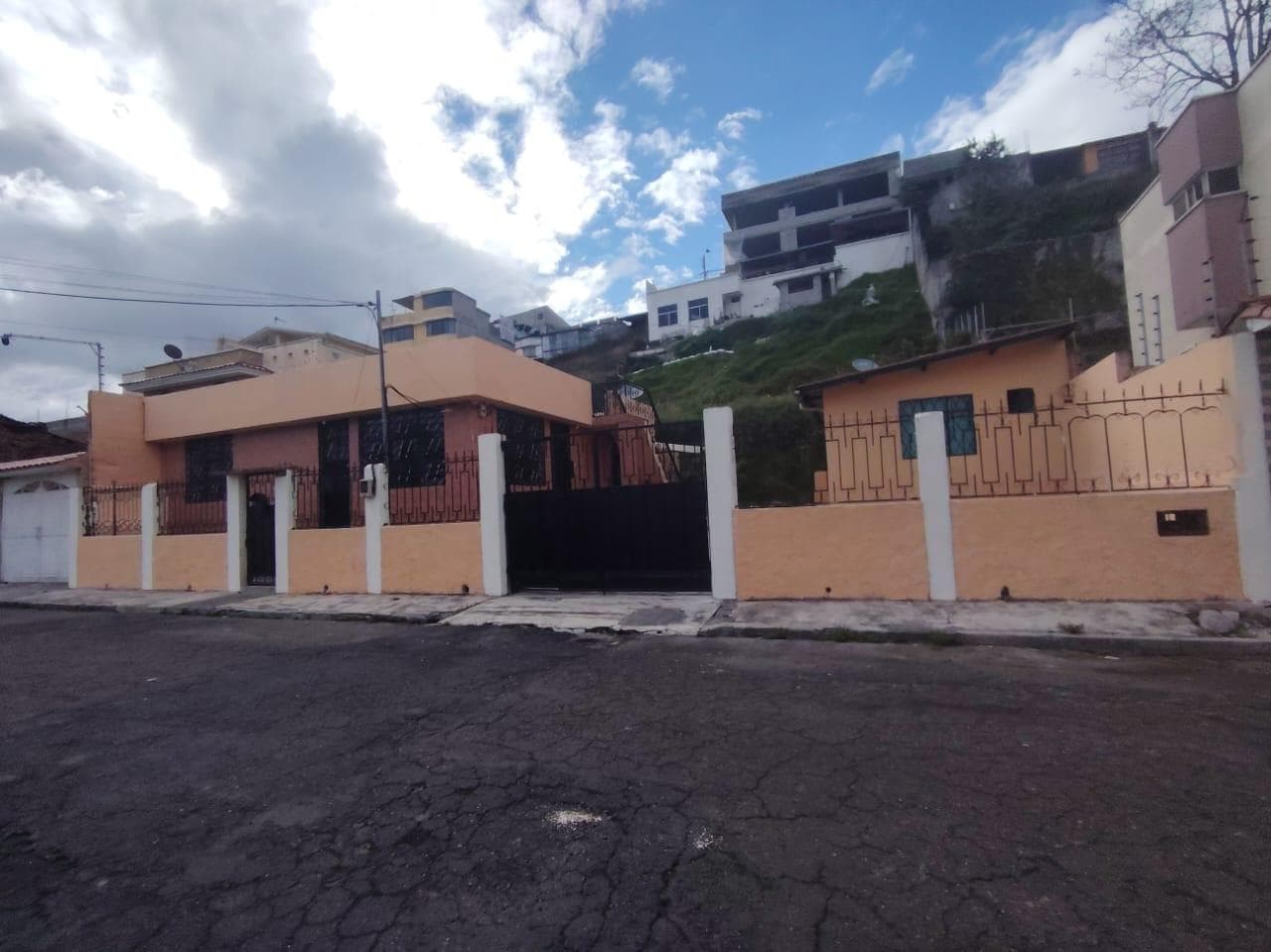 Casa en venta sector obrero independiente - 1