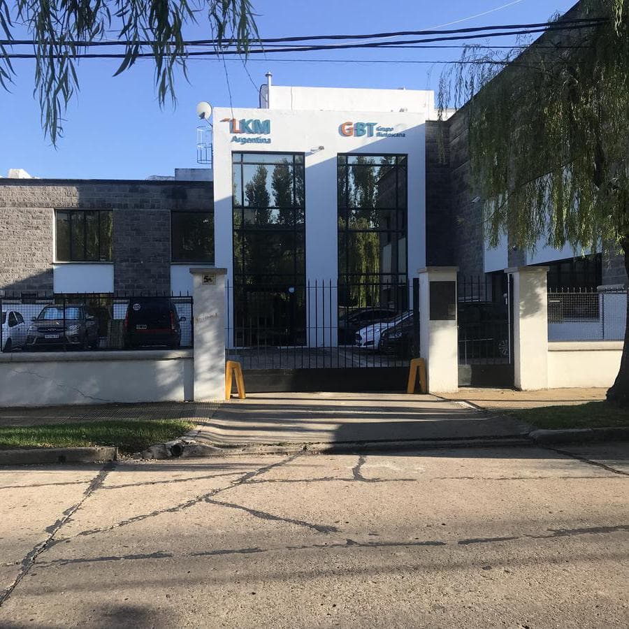 ATENCION LABORATORIOS!!!!!! EXCELENTES OFICINAS EN ZONA MUY RESIDENCIAL . - 1