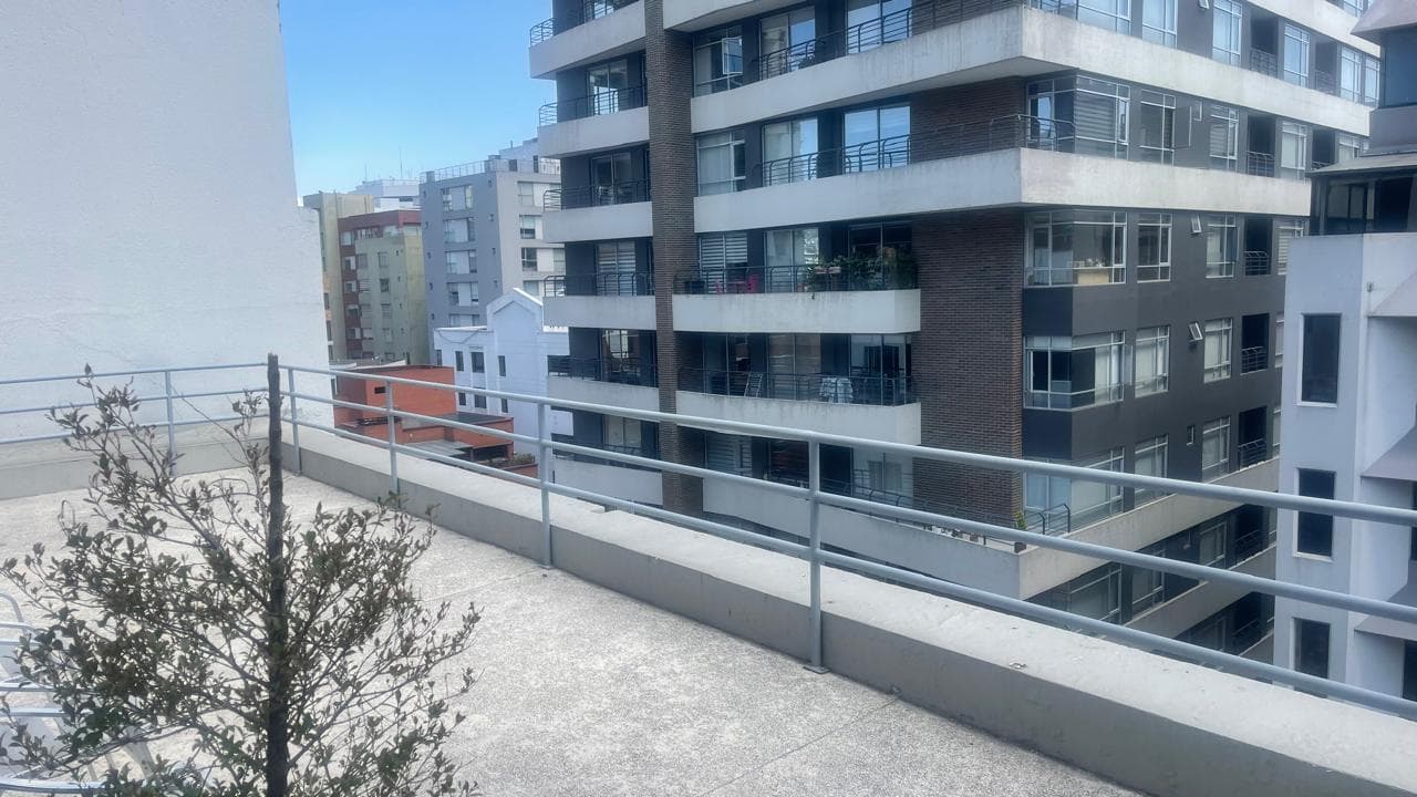 EN VENTA ESPACIOSA OFICINA CON CONSULTORIOS EN SECTOR DE LA CAROLINA - 1
