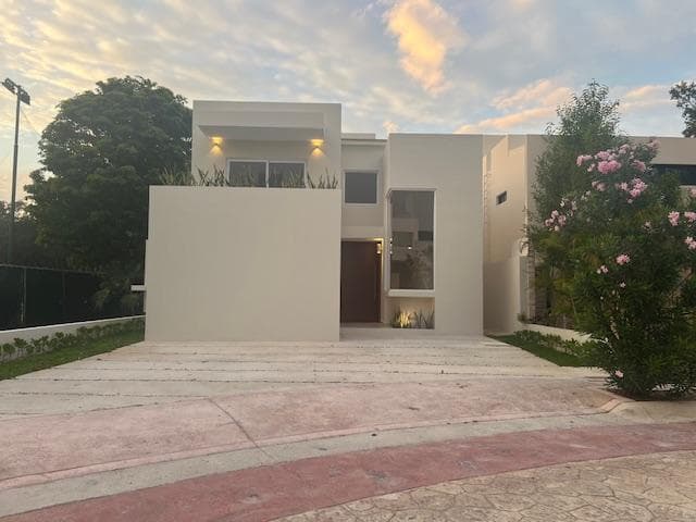 Casa en Venta en Lagos del Sol Cancun - 1