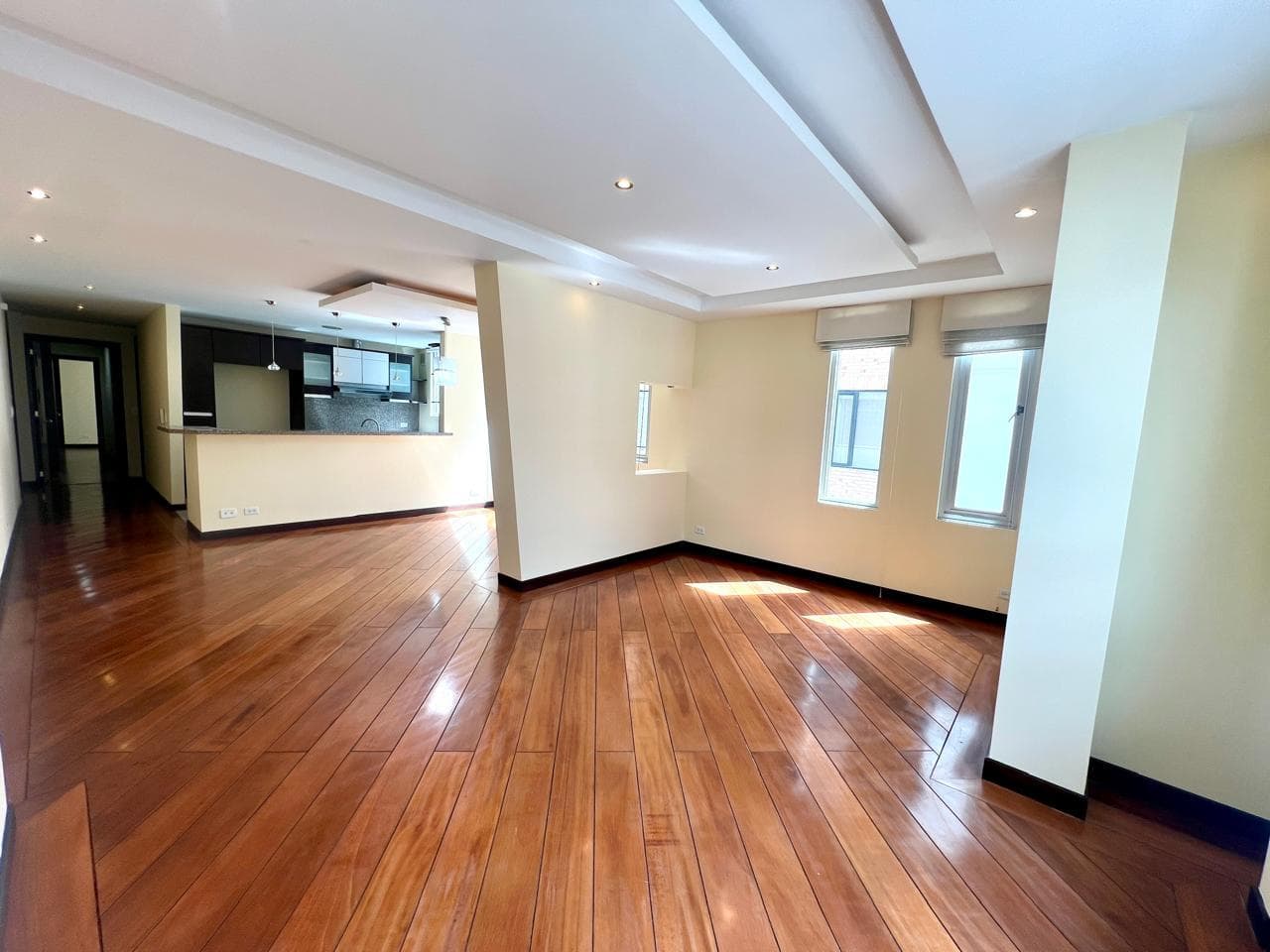MV SECTOR LA CAROLINA, BATAN Y AV. ELOY ALFARO, EN VENTA DPTO 3D 129 M2 CON VISTA - 1