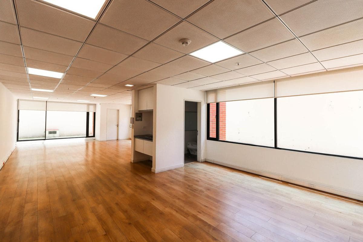 WHYMPER - CORUÑA , EXCELENTE OFICINA EN RENTA DE 87 M2 - 1